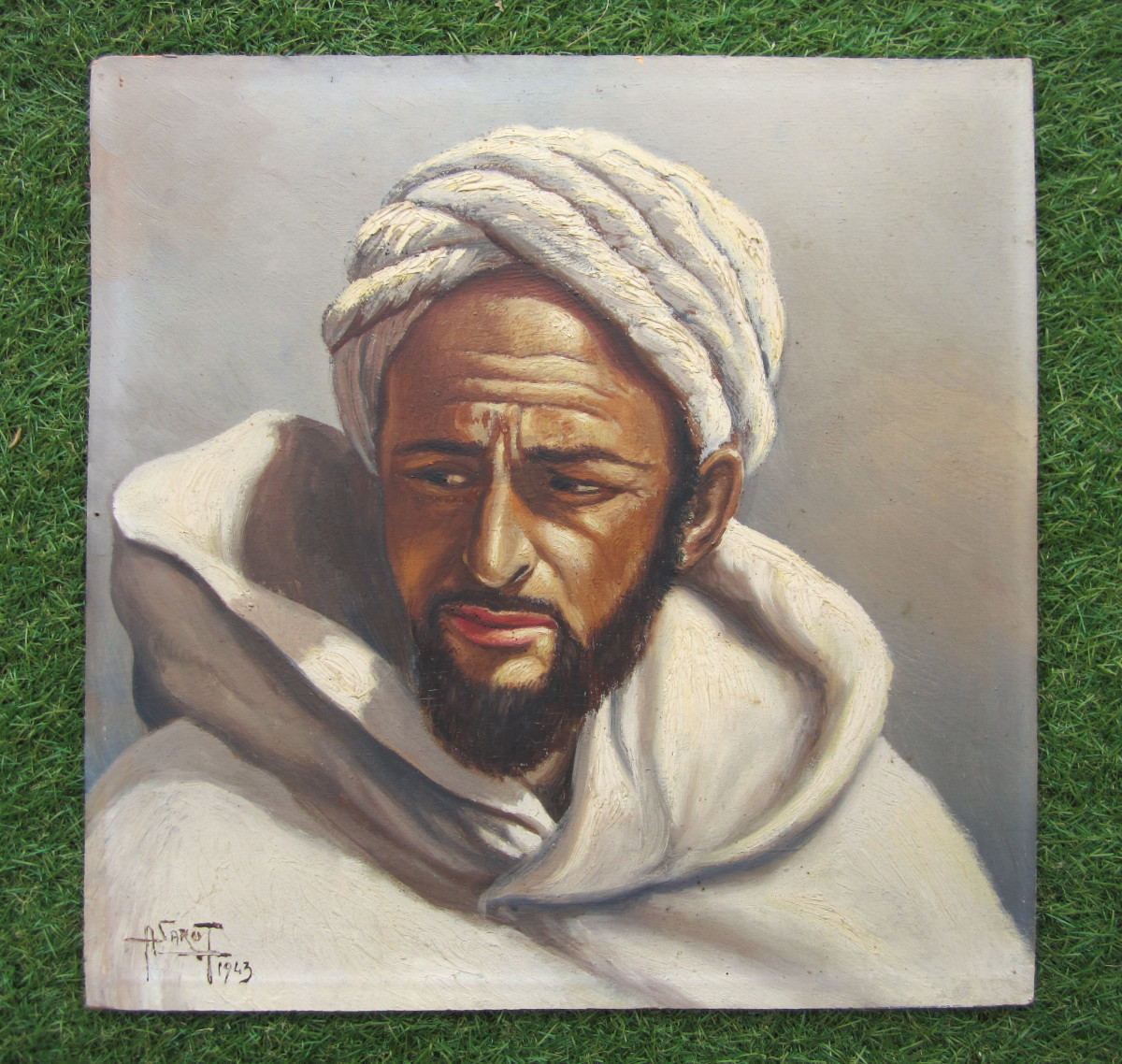Tableau orientaliste homme au turban, huile sur bois signée et datée en 1943. Vendu sans cadre.