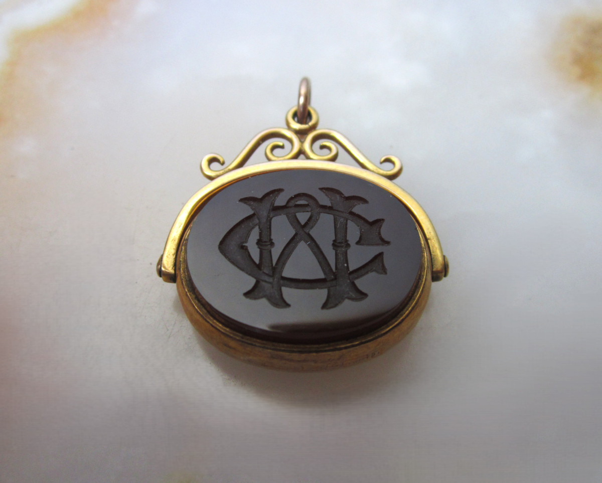 Beau sceau breloque de châtelaine XIXe en or 9 carats  9k et cornaline monogramme MC intaille-photo-2