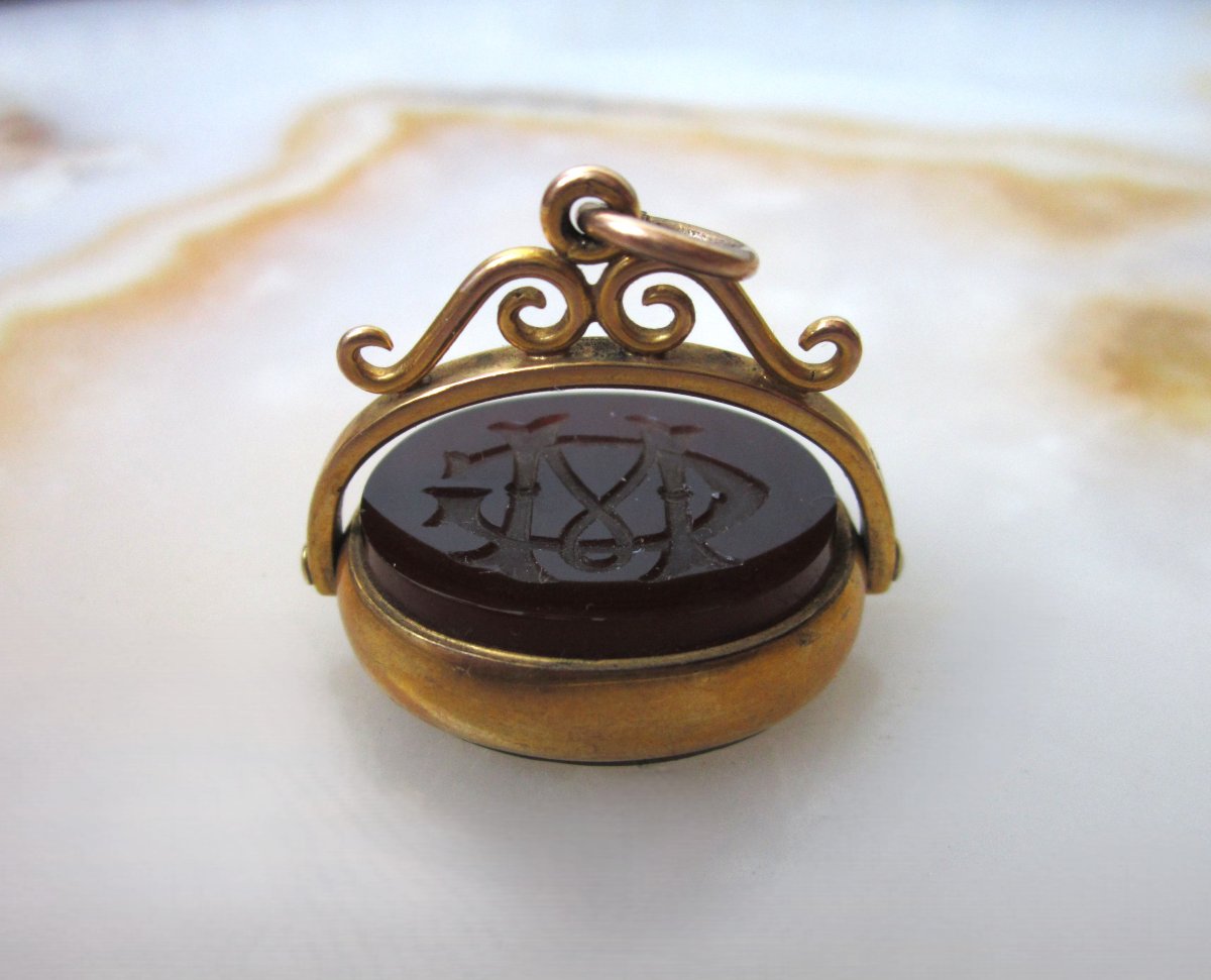 Beau sceau breloque de châtelaine XIXe en or 9 carats  9k et cornaline monogramme MC intaille-photo-1