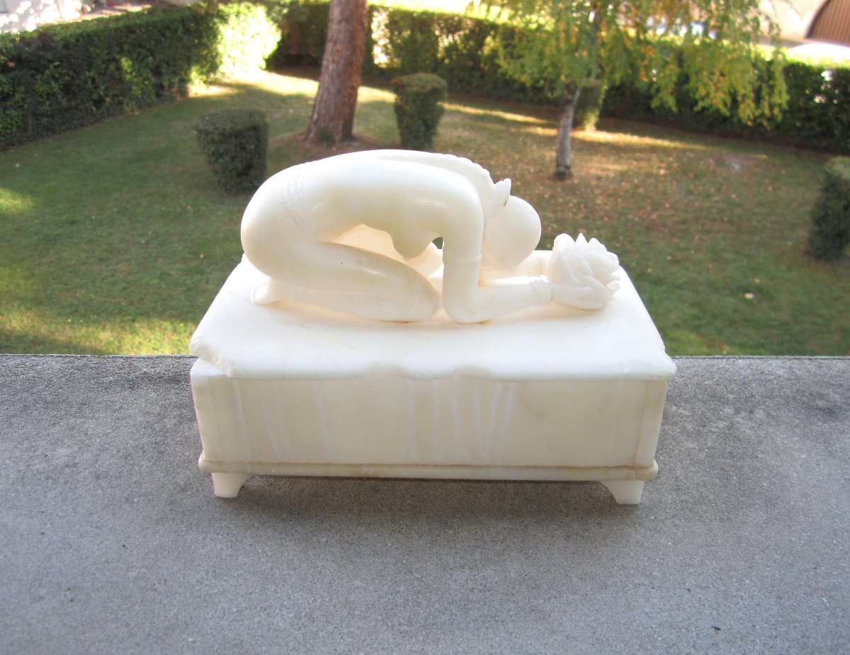 Beautiful Little Alabaster Casket Or Box, Nude Woman, Art Deco Period, Circa 1930, One Small Loss.-photo-4