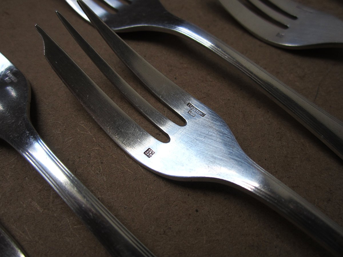 12 belles fourchettes à gâteau à tarte ou à dessert Christofle modèle America en coffret.-photo-1