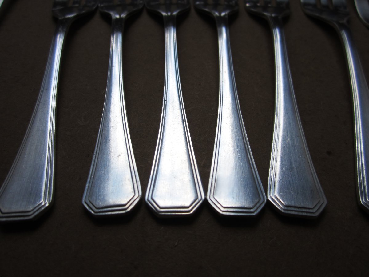 12 belles fourchettes à gâteau à tarte ou à dessert Christofle modèle America en coffret.-photo-2