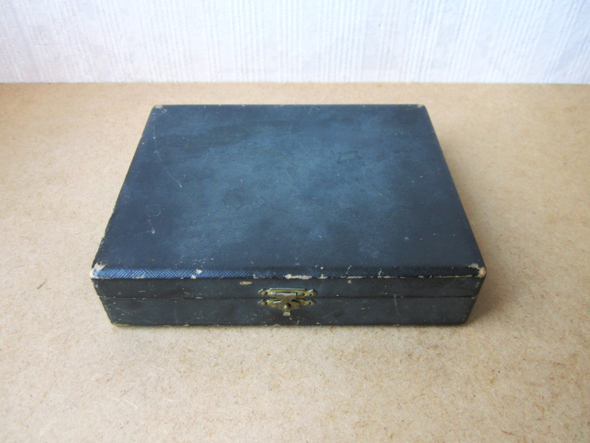 12 belles fourchettes à gâteau à tarte ou à dessert Christofle modèle America en coffret.-photo-3