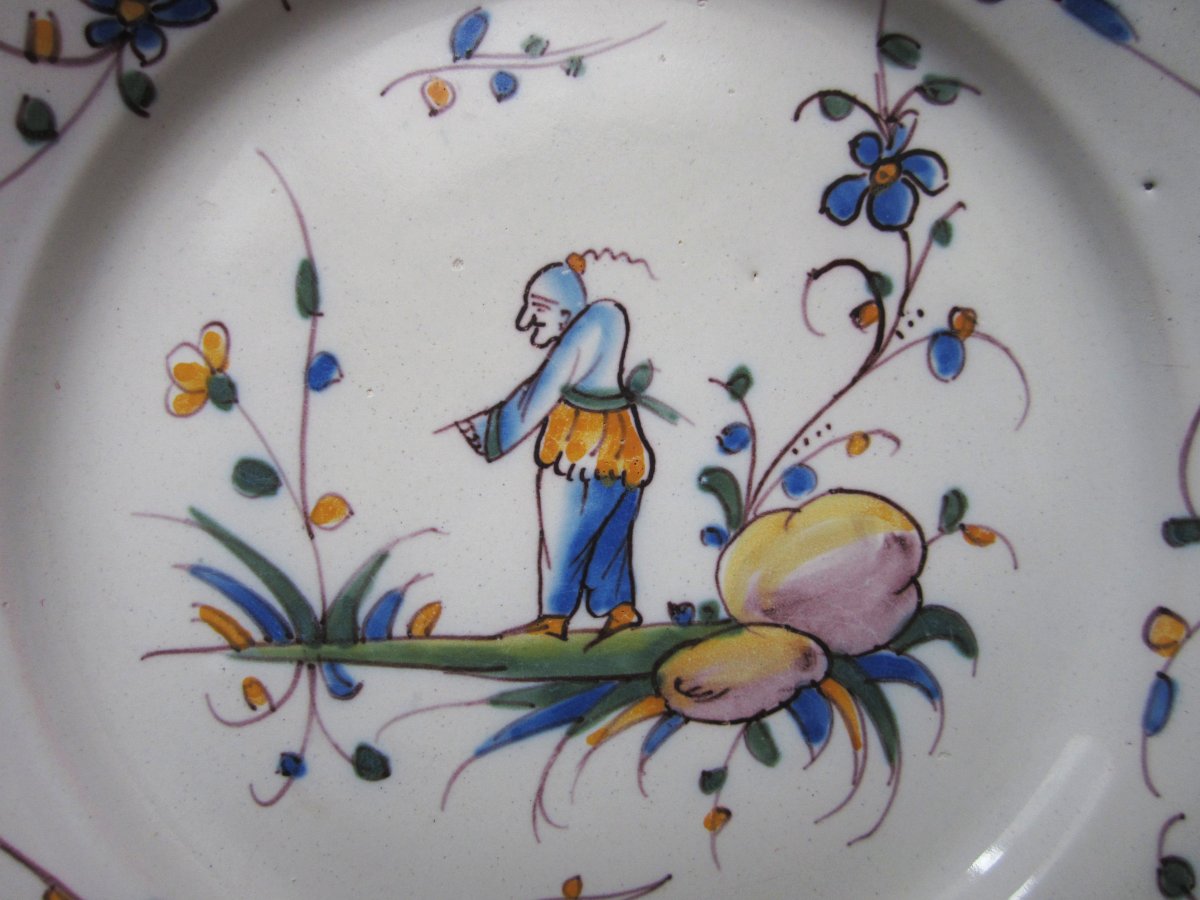 Fa&iuml;ence De La Tronche Belle Et Rare Assiette XVIIIe Au Chinois Bossu Pr&egrave;s de Grenoble.-photo-2