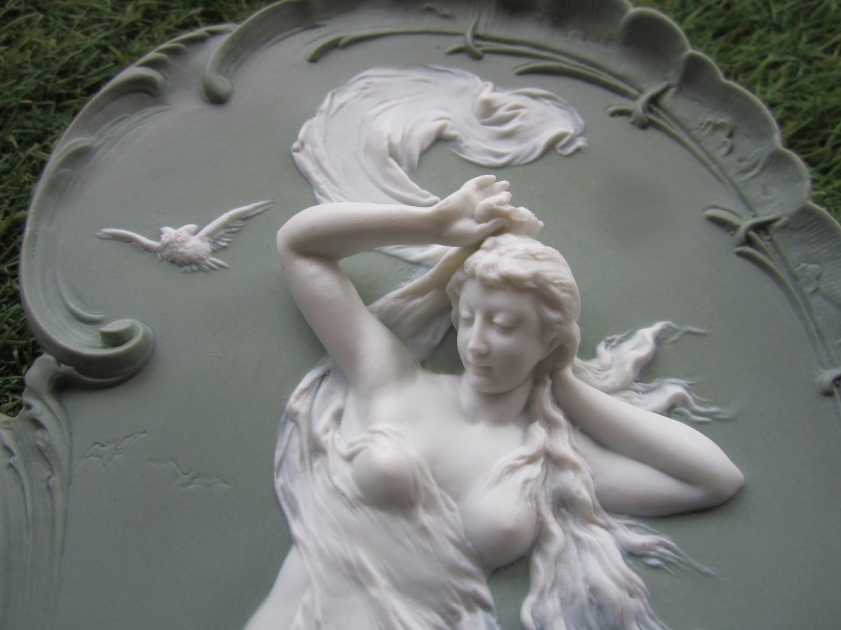 Très belle paire de plaque en biscuit de porcelaine femmes Art Nouveau 1900, Volkstedt Thuringe-photo-3