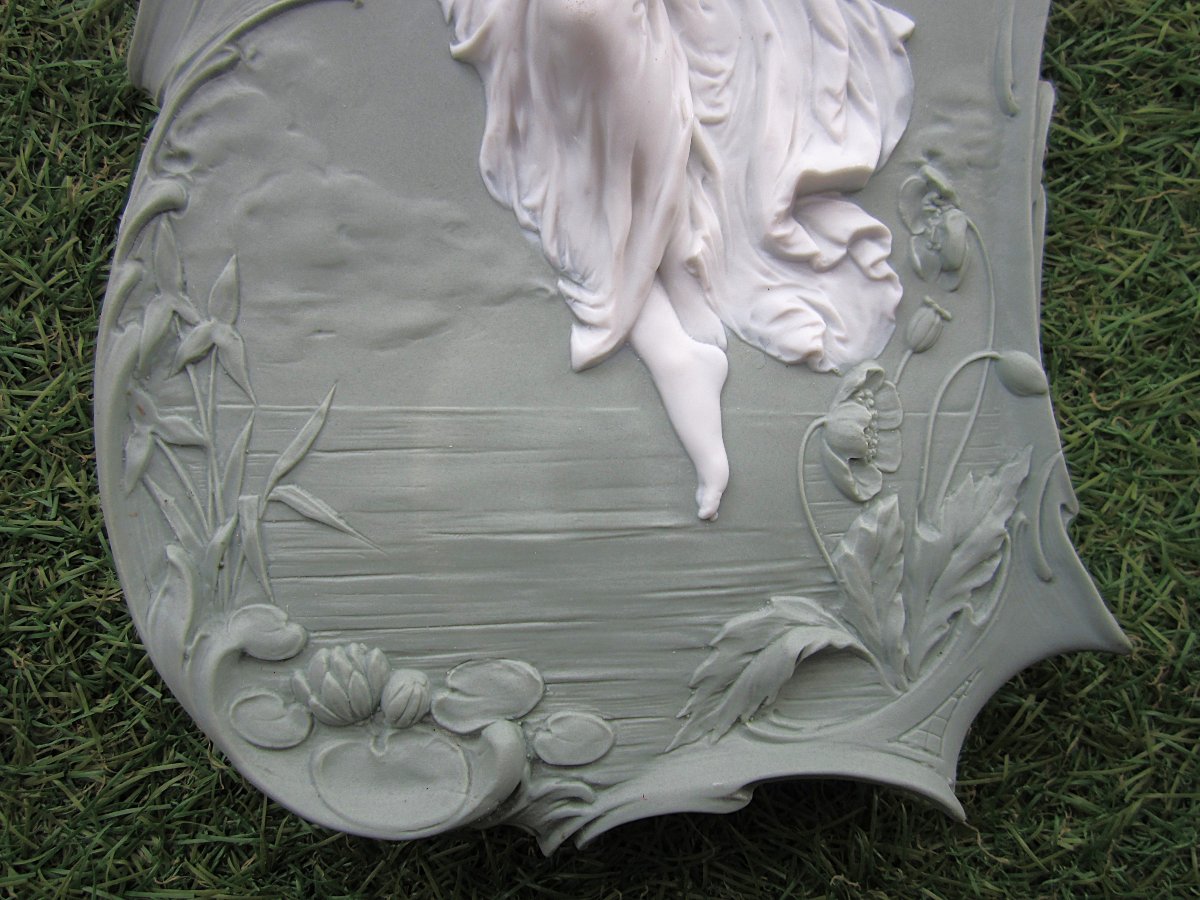 Très belle paire de plaque en biscuit de porcelaine femmes Art Nouveau 1900, Volkstedt Thuringe-photo-1