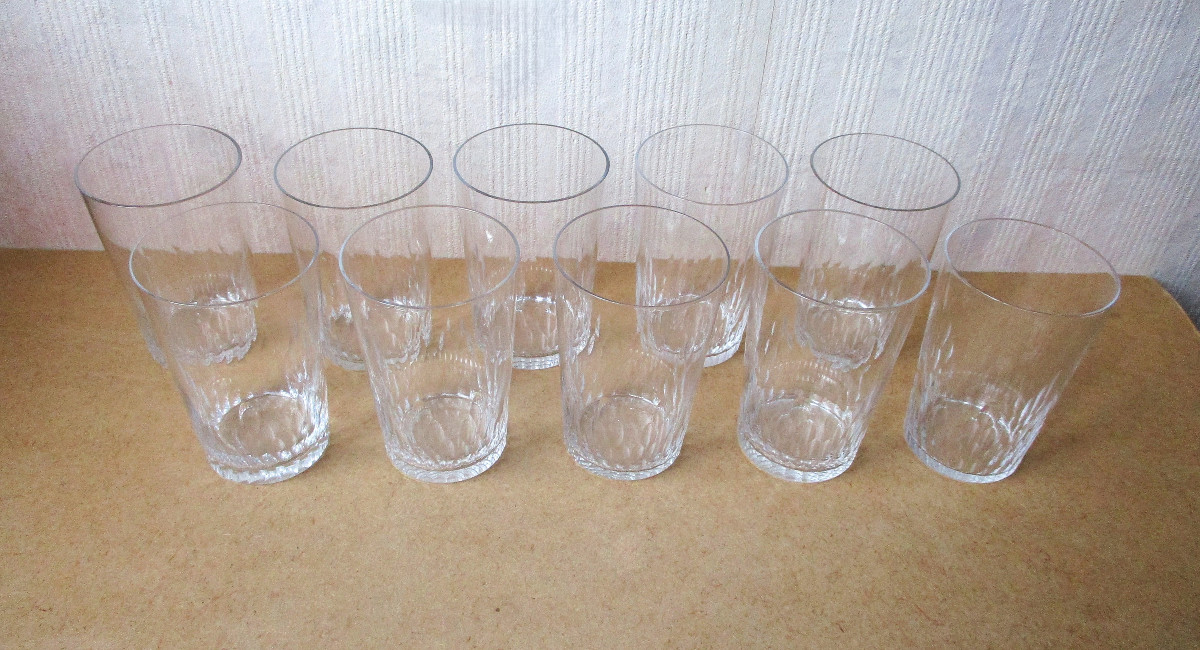 10 beaux verres gobelets en cristal de Baccarat mod&eacute;le Richelieu parfait &eacute;tat. Hauteur : 9,8 cm