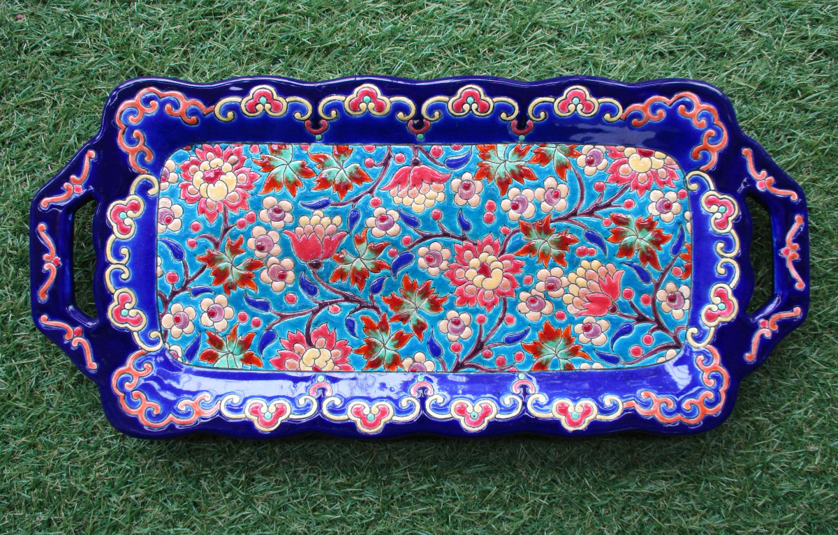 Ancien très beau plat à cake en émaux de Longwy parfait état de conservation Longueur : 39,2 cm