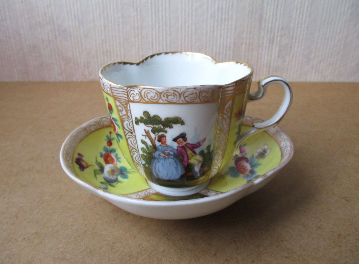 Very Beautiful Quatrefoil Cup In German Porcelain By Helena Wolfsohn Dresden Meissen Saxony.-photo-2
