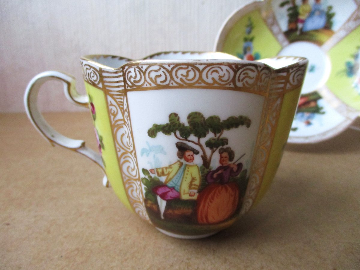 Very Beautiful Quatrefoil Cup In German Porcelain By Helena Wolfsohn Dresden Meissen Saxony.-photo-2