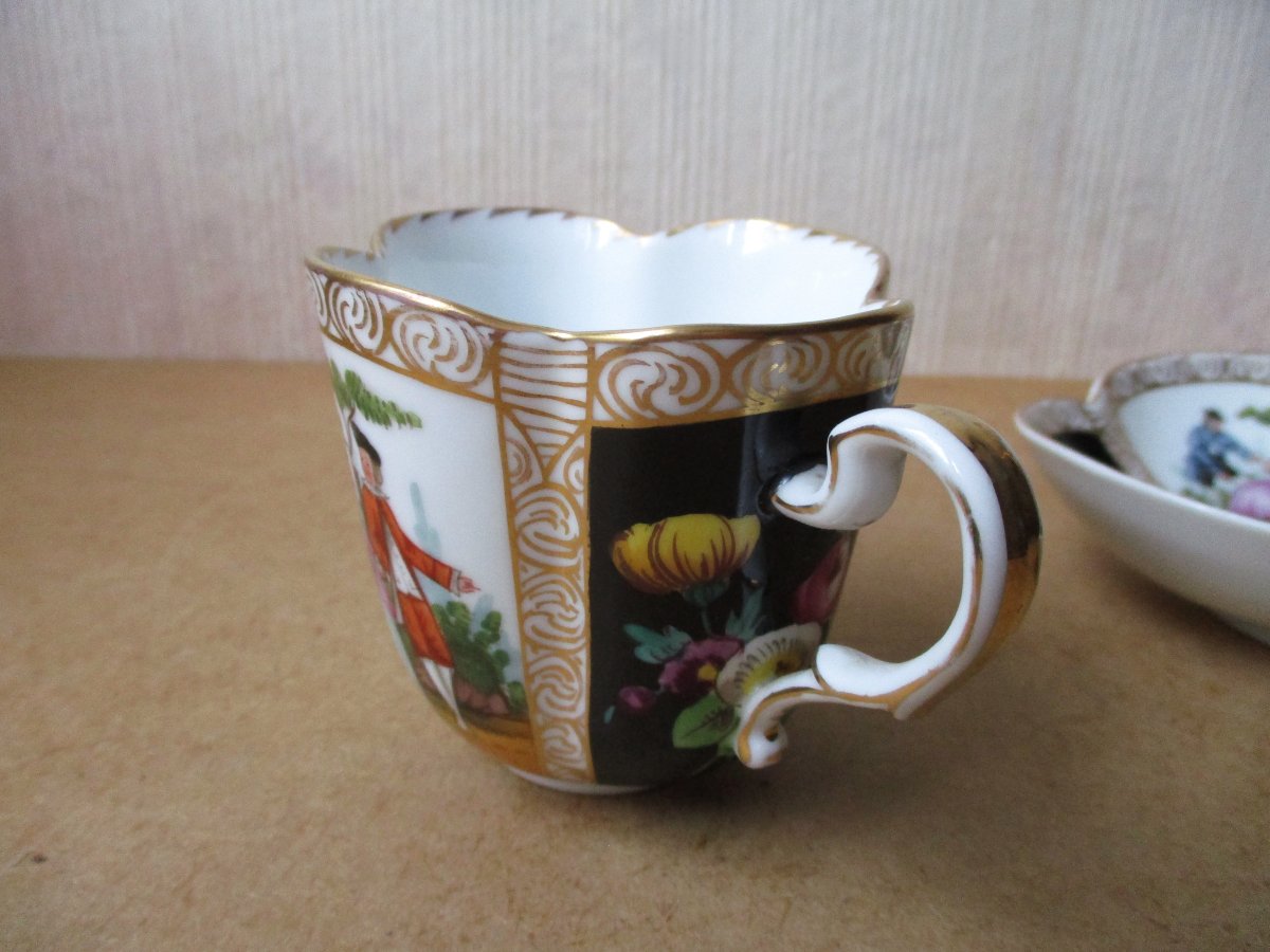  Very Beautiful Quatrefoil Cup In German Porcelain By Helena Wolfsohn Dresden Meissen Saxony.-photo-1