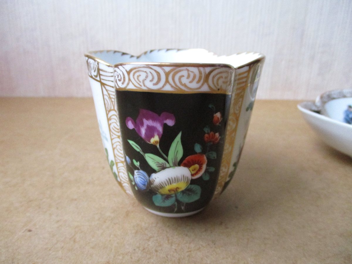  Very Beautiful Quatrefoil Cup In German Porcelain By Helena Wolfsohn Dresden Meissen Saxony.-photo-3