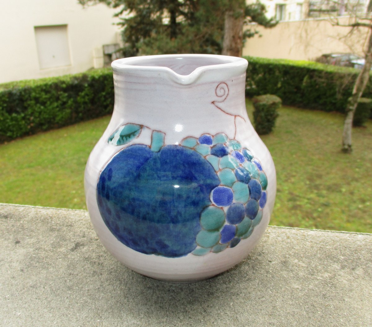 Beautiful Apple And Grape Pitcher Or Water Jug Signed By Brothers Robert And Jean Cloutier-photo-2