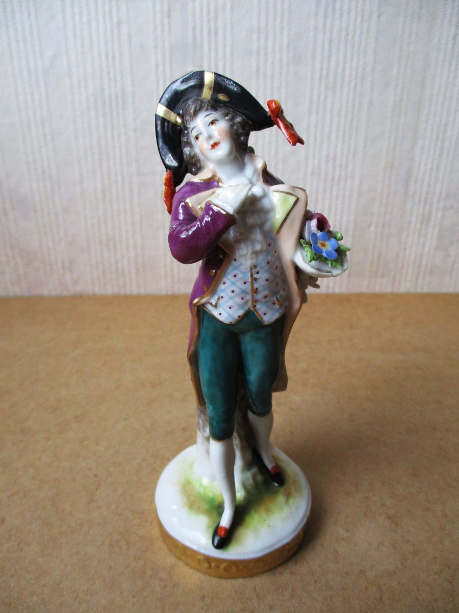 Belle petite statuette en porcelaine allemande Rudolstadt Volkstedt Thuringe dandy incroyable.-photo-2
