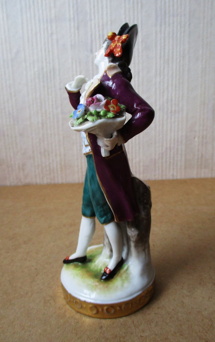 Belle petite statuette en porcelaine allemande Rudolstadt Volkstedt Thuringe dandy incroyable.-photo-4