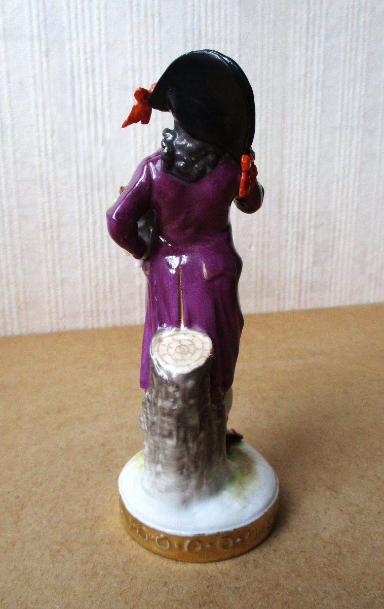 Belle petite statuette en porcelaine allemande Rudolstadt Volkstedt Thuringe dandy incroyable.-photo-1
