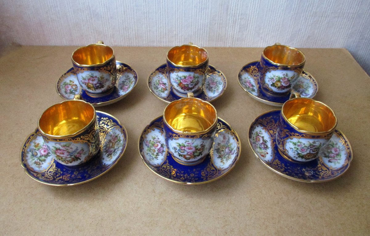 Six belles tasses à café de qualité en Porcelaine de Paris manufacture Gosse vers 1850-1860.-photo-2