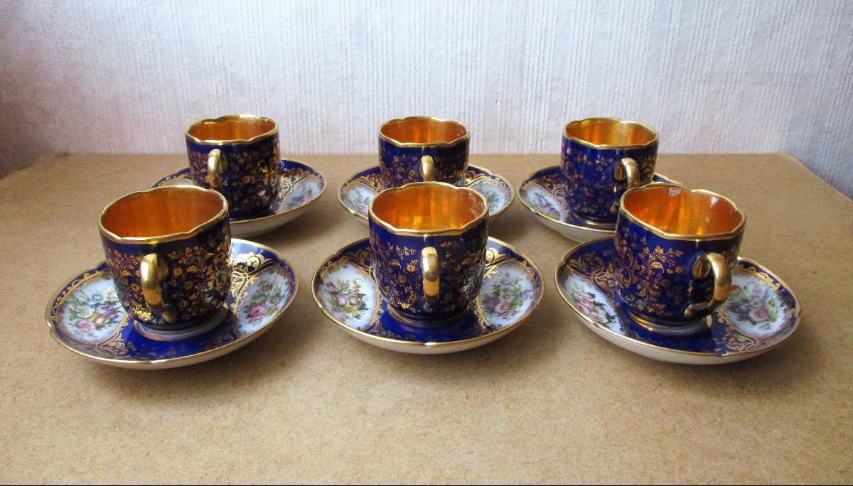 Six belles tasses à café de qualité en Porcelaine de Paris manufacture Gosse vers 1850-1860.-photo-1