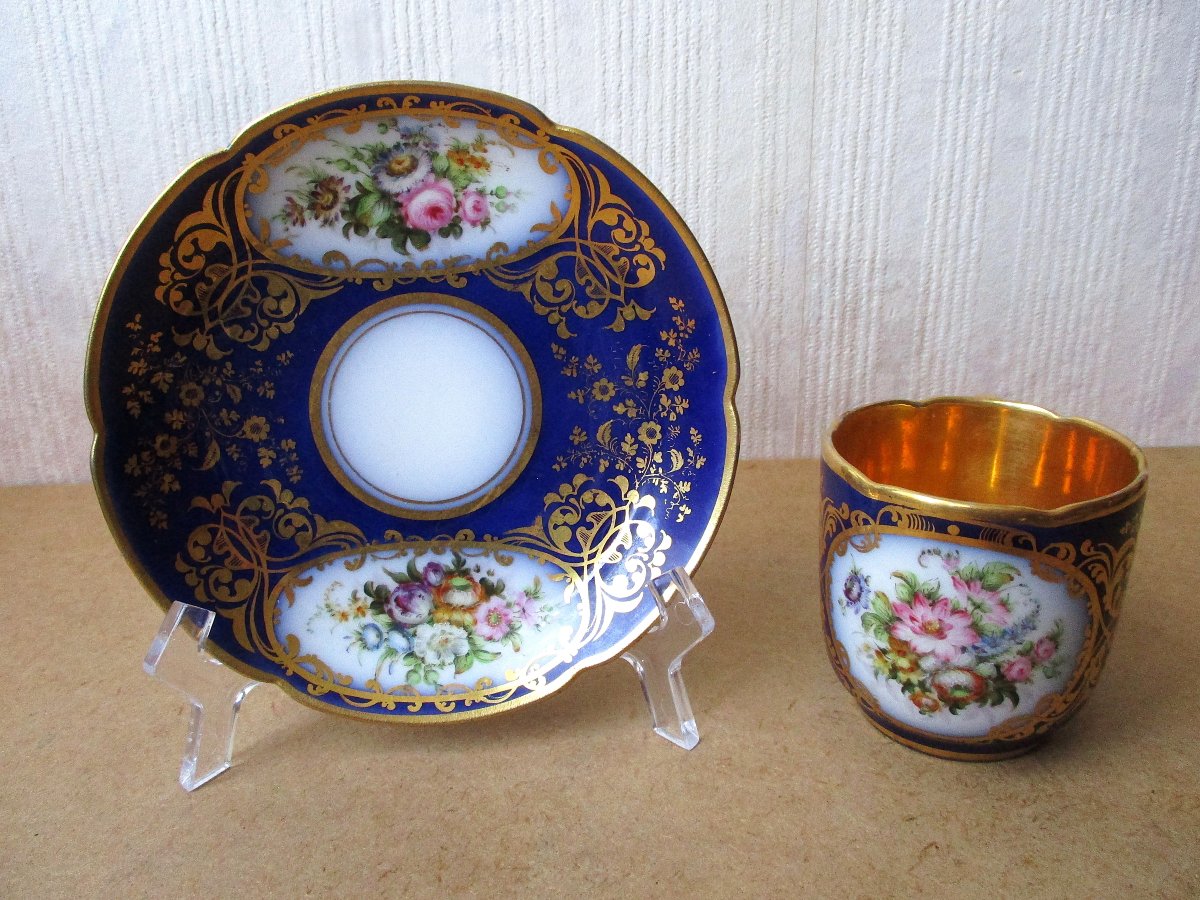 Six belles tasses à café de qualité en Porcelaine de Paris manufacture Gosse vers 1850-1860.-photo-7