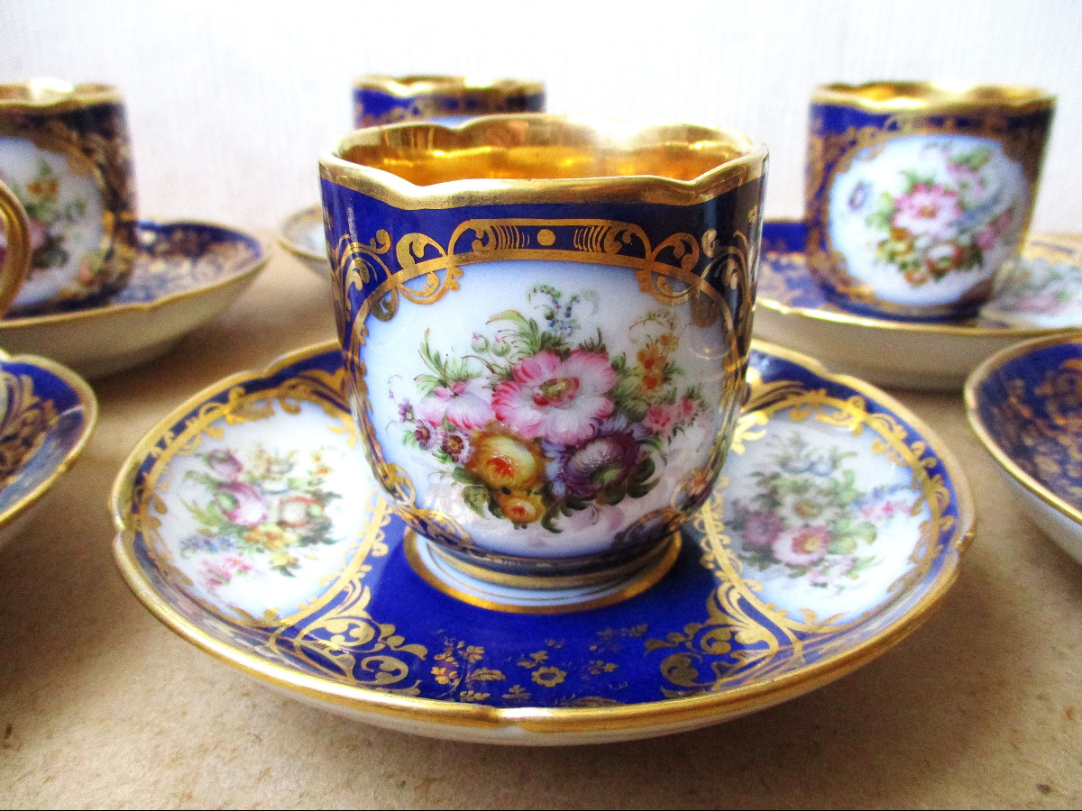 Six belles tasses à café de qualité en Porcelaine de Paris manufacture Gosse vers 1850-1860.