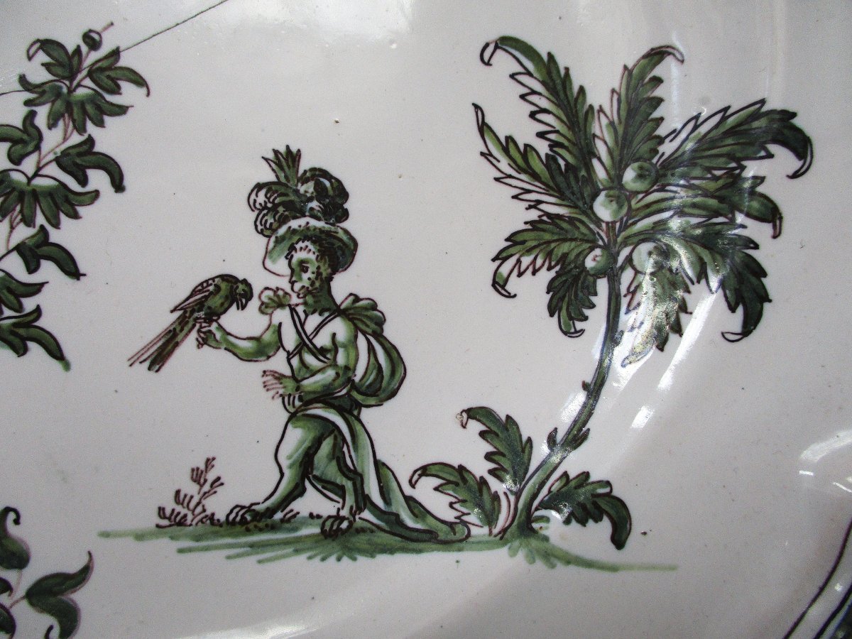 Assiette en faïence de Moustiers XVIIIe manufacture Olérys et Laugier recollée.-photo-4