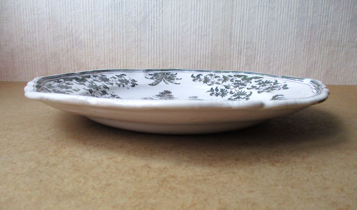 Assiette en faïence de Moustiers XVIIIe manufacture Olérys et Laugier recollée.-photo-4