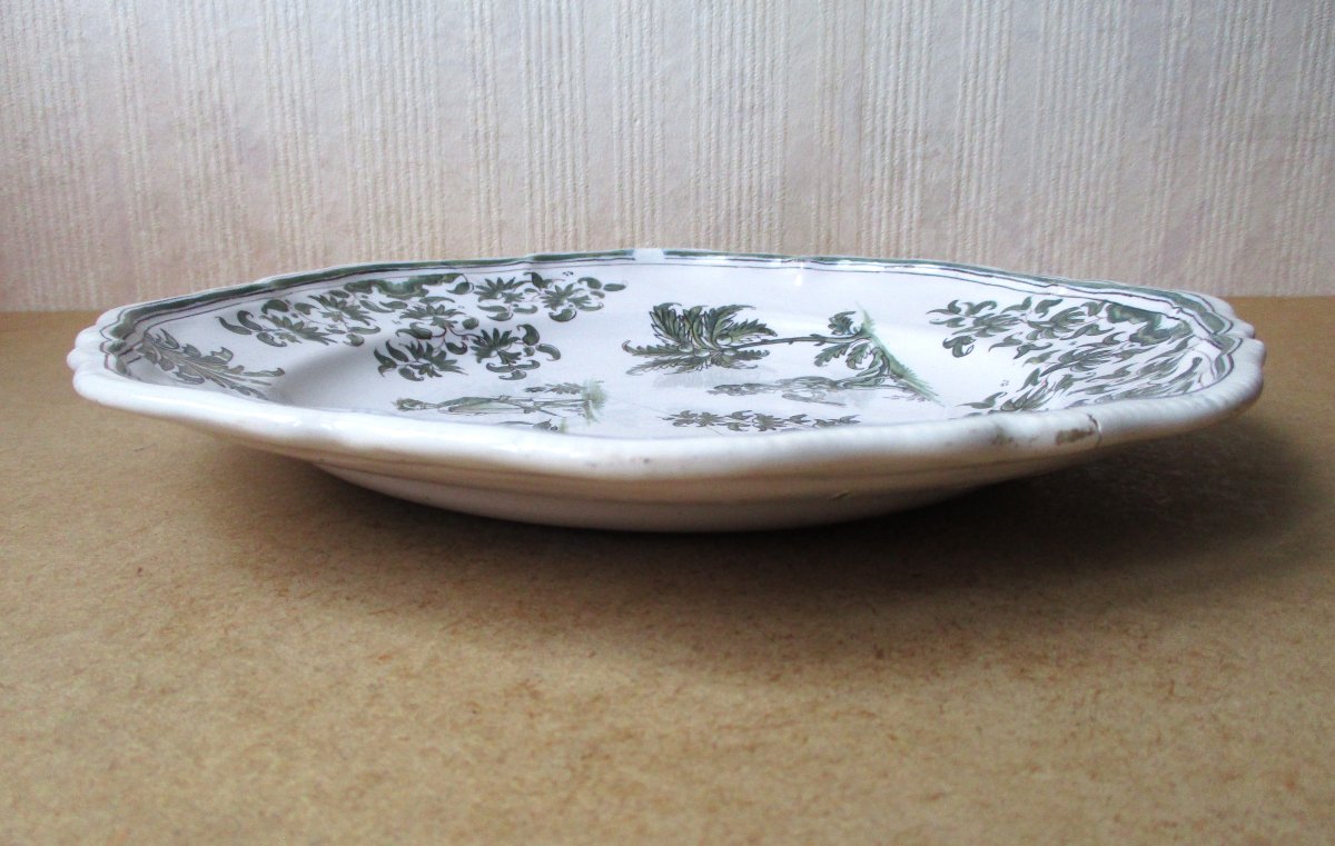 Assiette en faïence de Moustiers XVIIIe manufacture Olérys et Laugier recollée.-photo-5