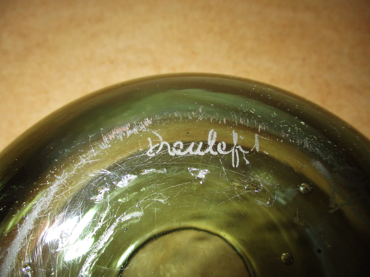 Claude Morin Dieulefit, vase boule en verre souffl&eacute; vintage 1970 vert olive &agrave; reflets ros&eacute;s.-photo-3