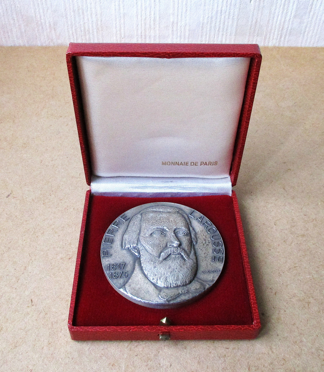 Grosse médaille en argent massif premier titre signée Gibert 1985 Pierre Larousse 290 grammes.