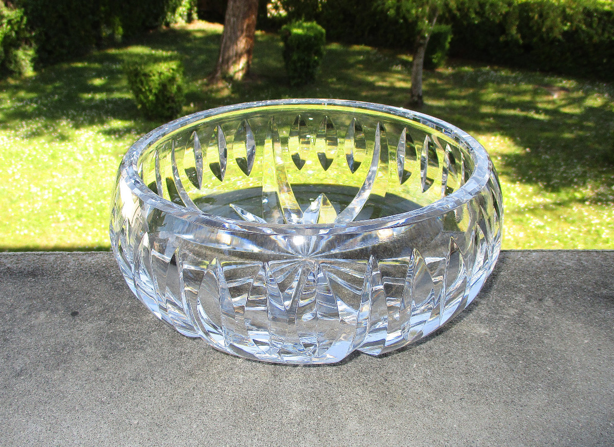Très belle coupe à fruits ou saladier en cristal de Saint Louis très bon état de conservation.
