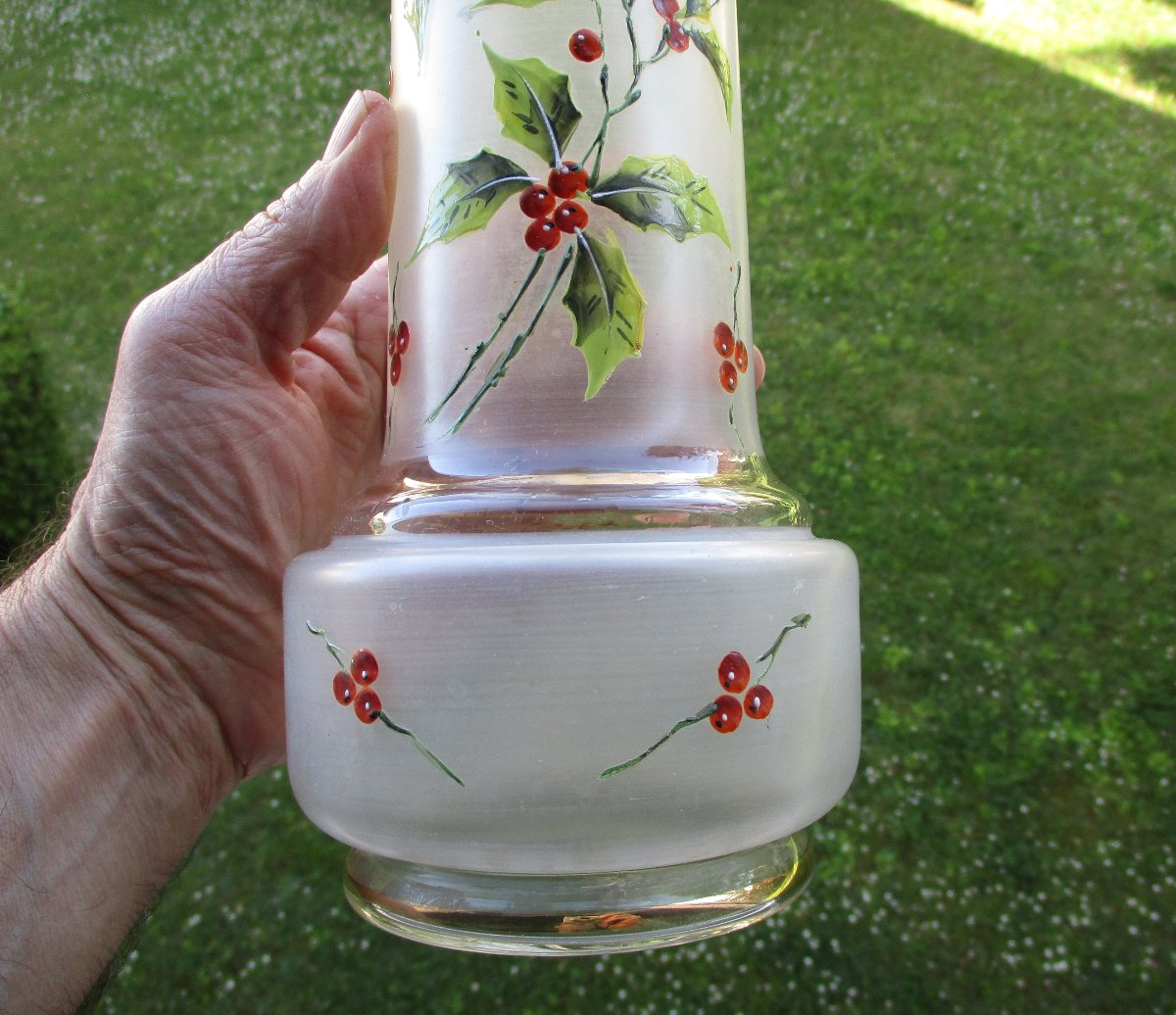 Très beau vase Art Nouveau en verre émaillé à décor de houx et fer à cheval porte-bonheur.-photo-3