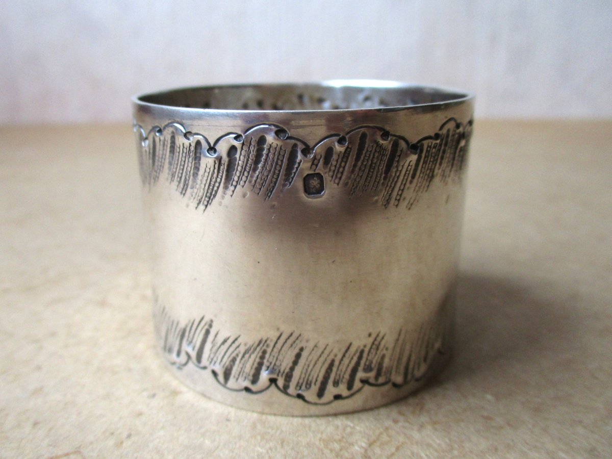 Antique Sterling Silver Napkin Ring With Floral Design And Blank Cartouche. 41 Grams.-photo-4