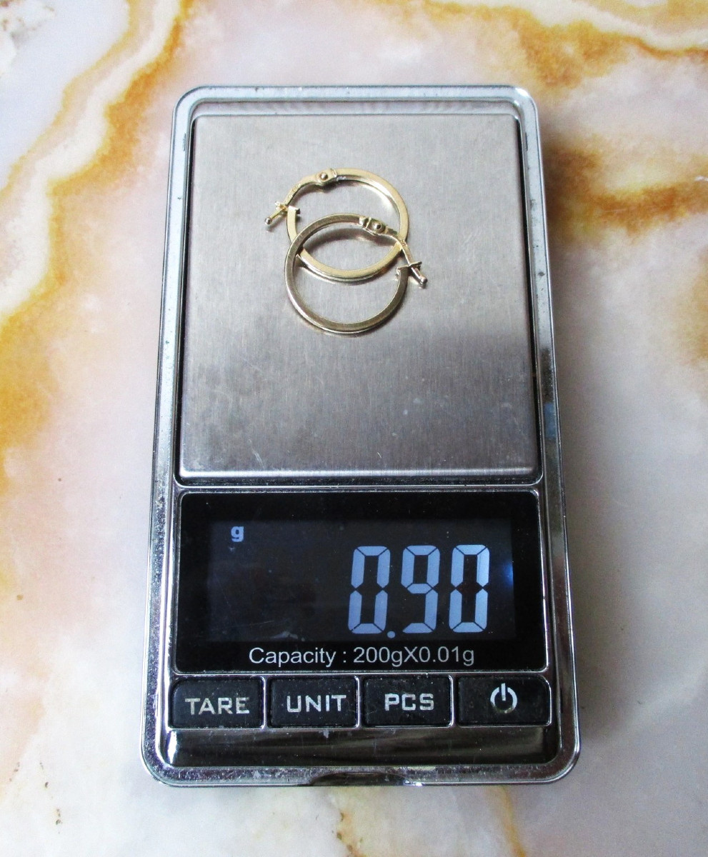 Pair Of Small Creole Earrings In 9k Solid Gold. Weight: 0.90 Grams.-photo-1