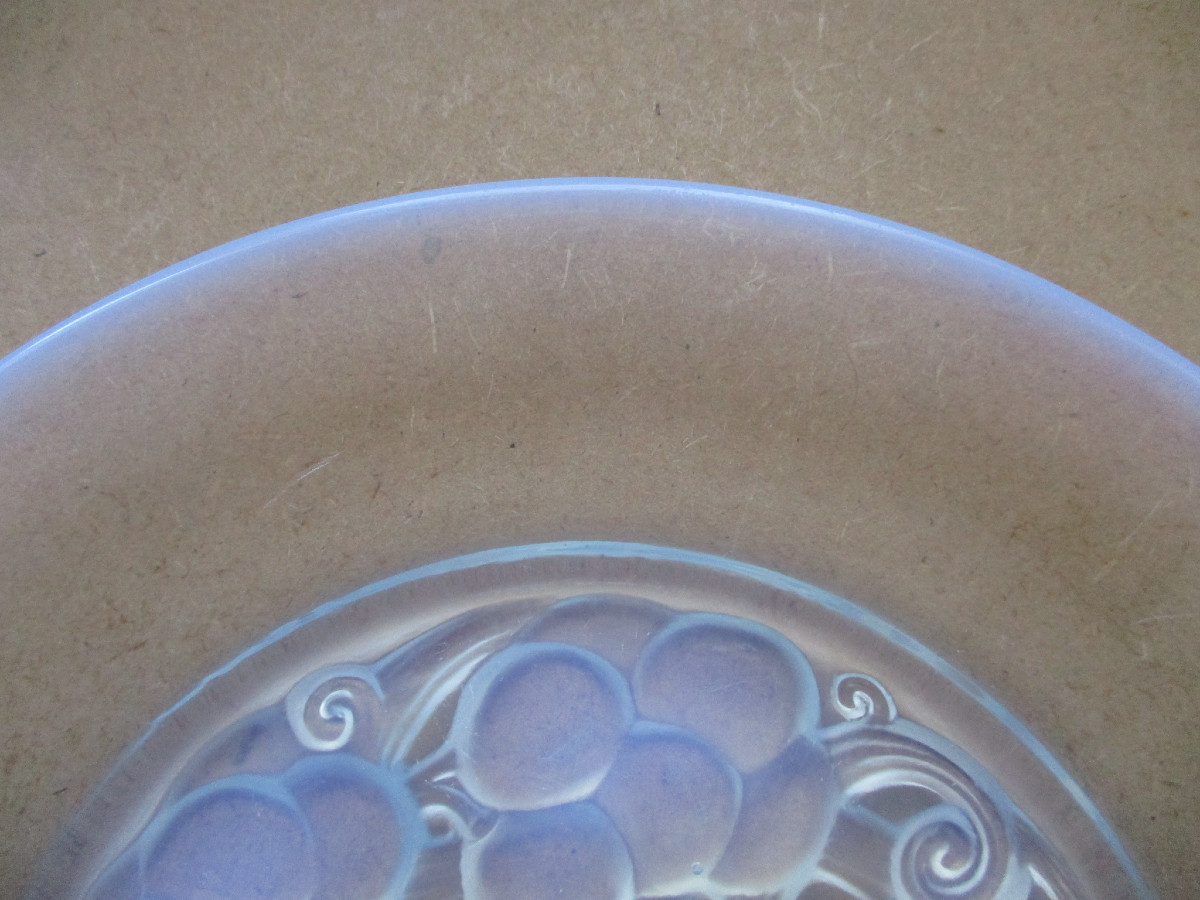 René Lalique, 2 Art Deco Plates In Opalescent Glass, Model Marienthal Aux Raisins 1927.-photo-2