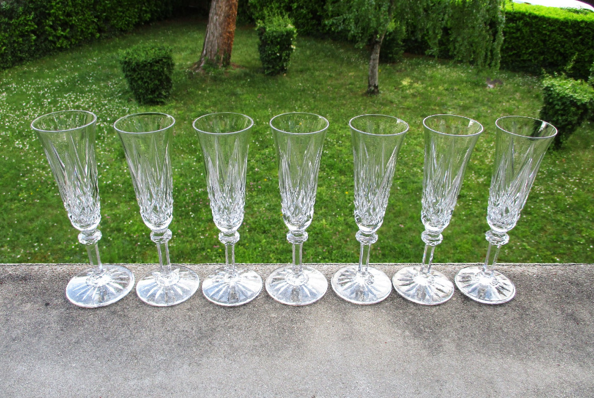 Saint Louis, 7 Beautiful Sammy-style Champagne Flutes In Perfect Saint-louis Crystal Condition.