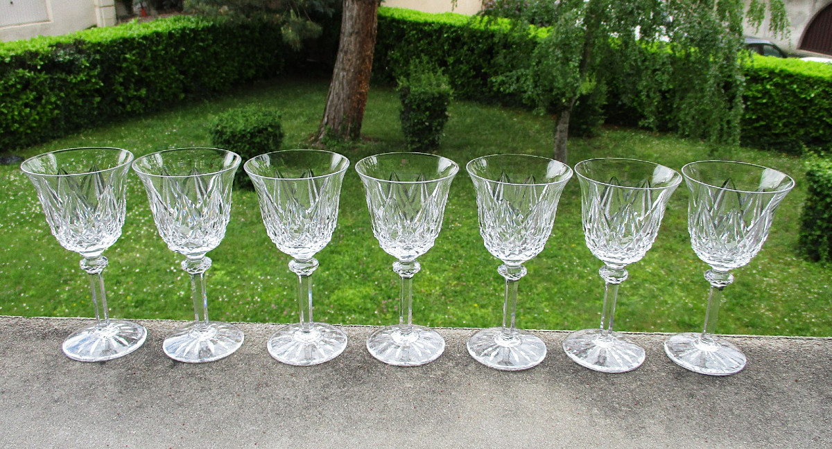 Saint Louis, 7 Beautiful Sammy-style Red Wine Glasses In Perfect Saint-louis Crystal Condition.
