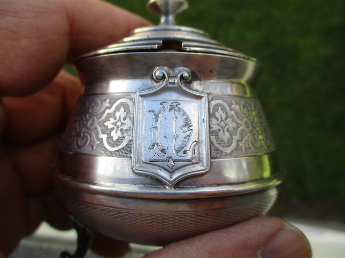 Nineteenth-century Silver And Vermeil Mustard Pot Monogrammed With The Initials L And D Interlaced.-photo-1