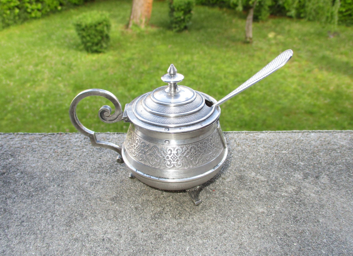 Nineteenth-century Silver And Vermeil Mustard Pot Monogrammed With The Initials L And D Interlaced.