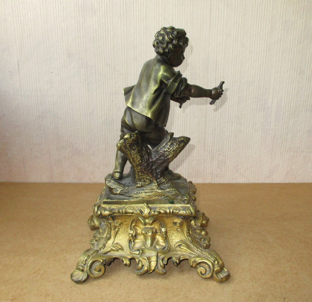 Beautiful 19th-century Bronze Sculpture Of A Boy Child With Birds On A Pedestal. Height: 28 Cm.-photo-2