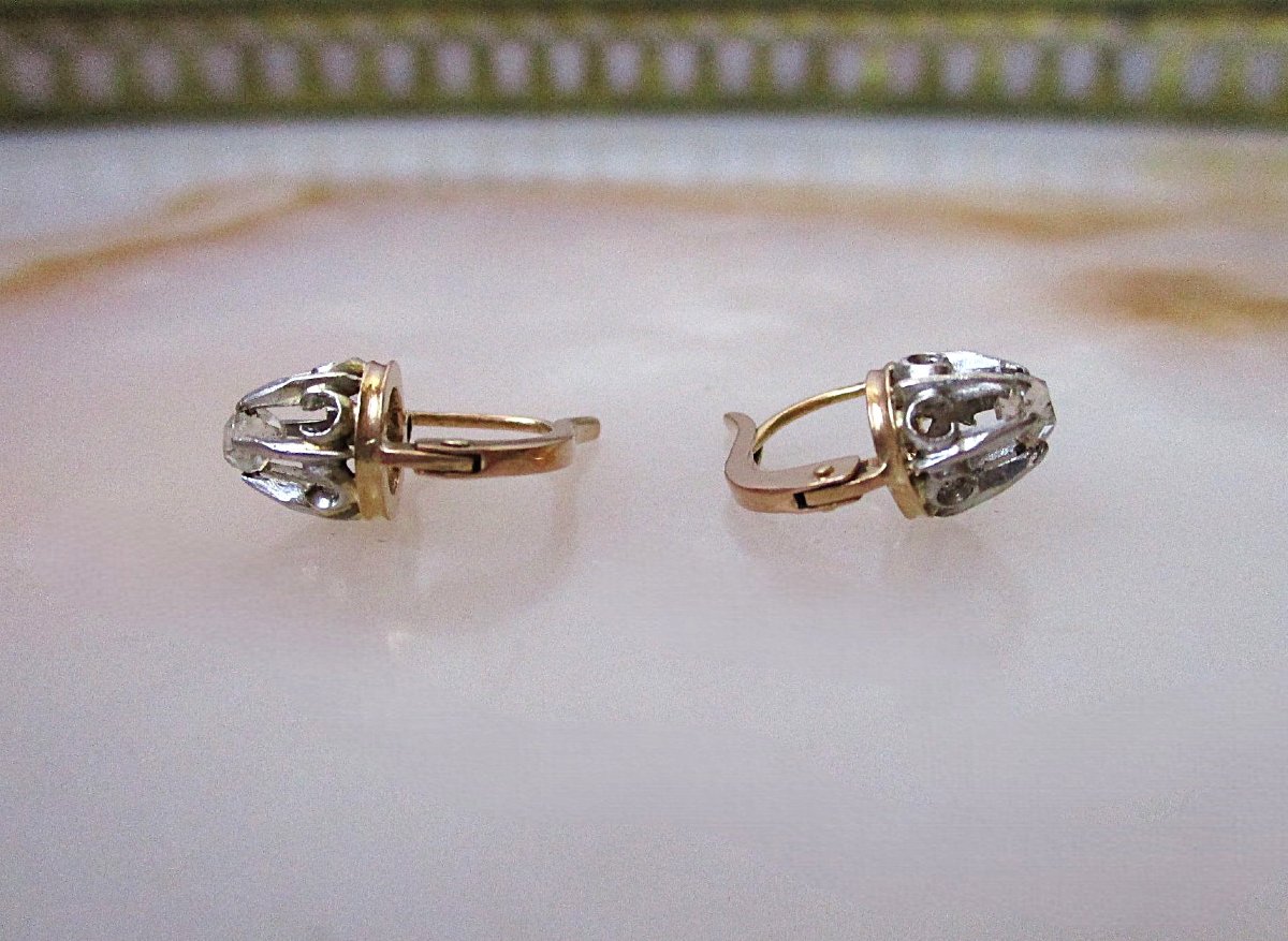 A Beautiful Pair Of Earrings Made Of 18-karat Solid Gold And Diamonds. Weight: 2.50 Grams.-photo-3