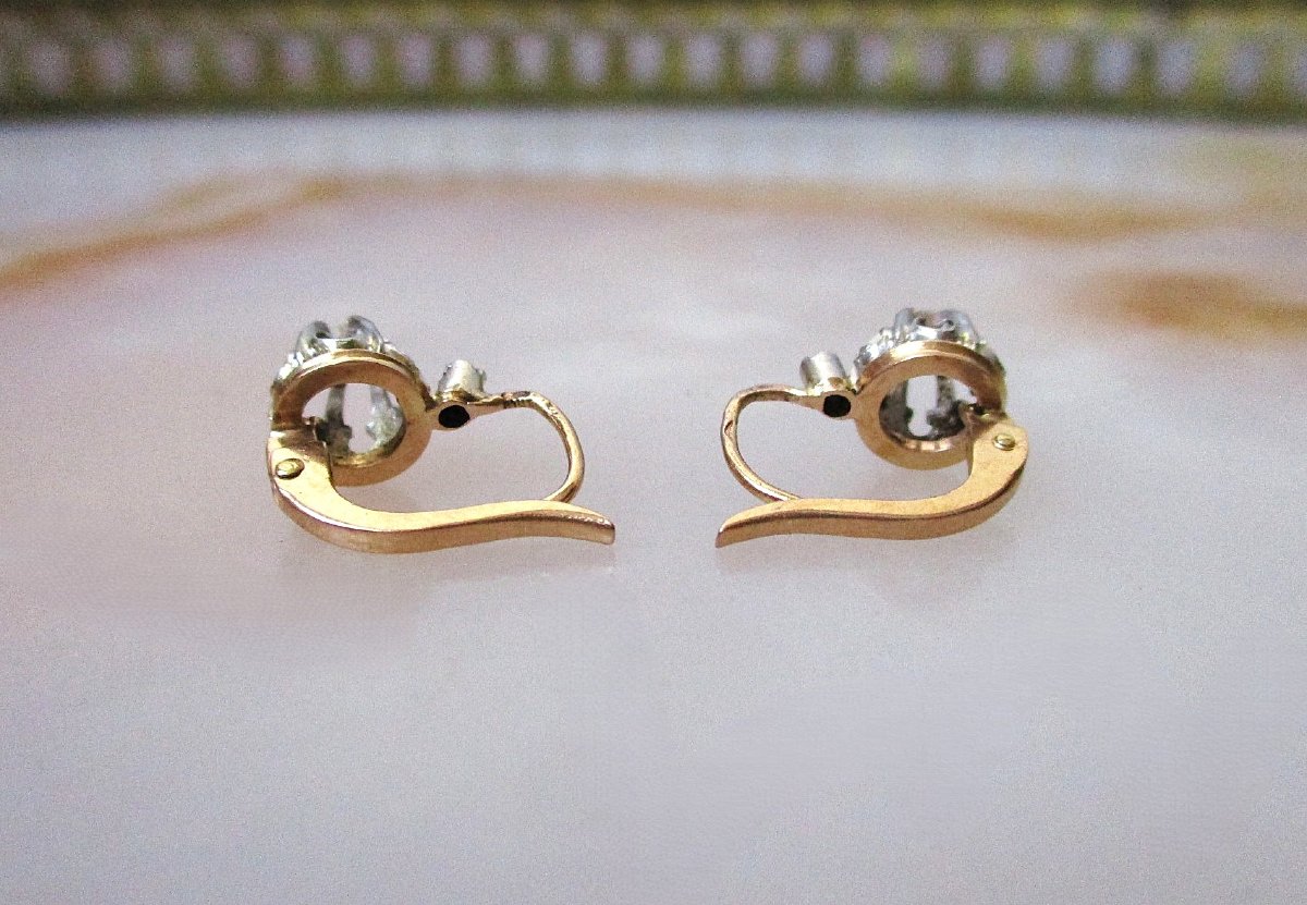 A Beautiful Pair Of Earrings Made Of 18-karat Solid Gold And Diamonds. Weight: 2.50 Grams.-photo-4