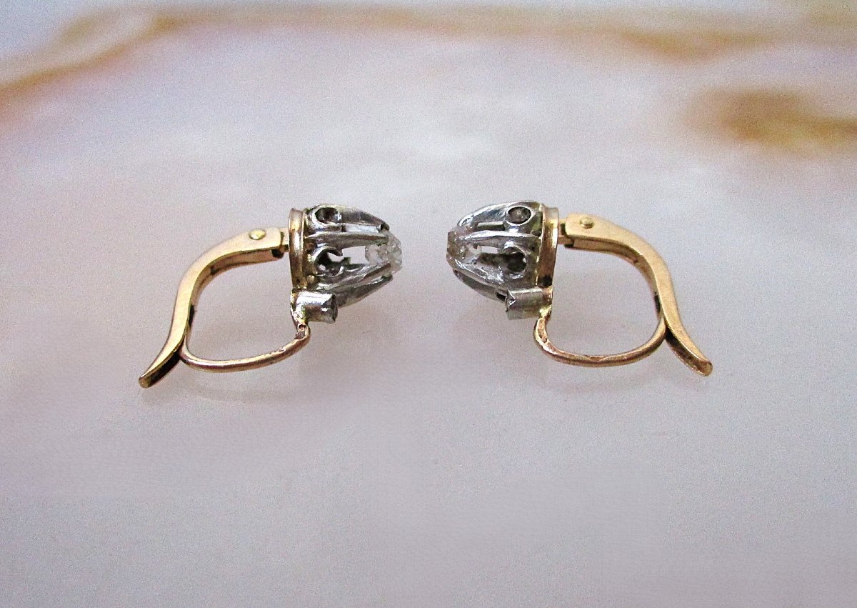 A Beautiful Pair Of Earrings Made Of 18-karat Solid Gold And Diamonds. Weight: 2.50 Grams.-photo-1