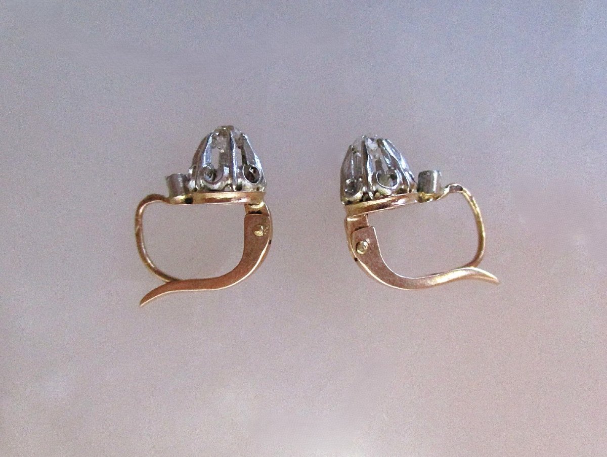 A Beautiful Pair Of Earrings Made Of 18-karat Solid Gold And Diamonds. Weight: 2.50 Grams.