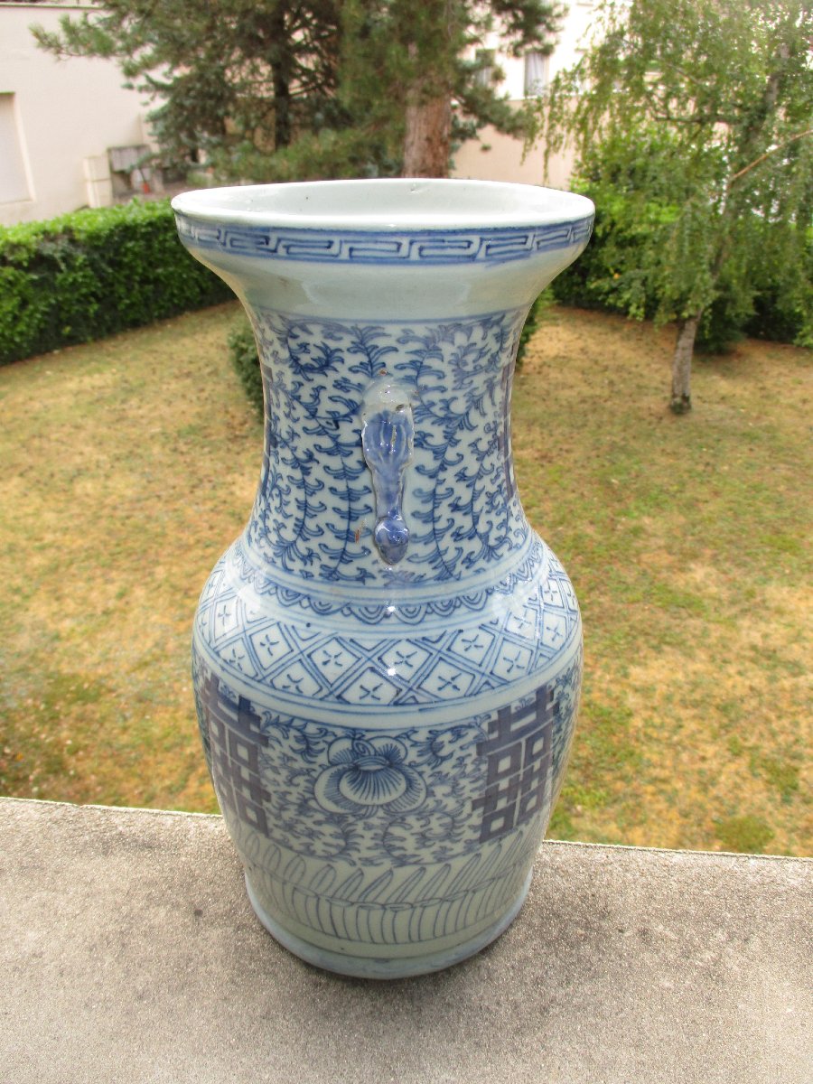 Beautiful Blue-and-white Porcelain Baluster-shaped Wedding Vase With A "double Happiness" Design From 19th-century China.-photo-4