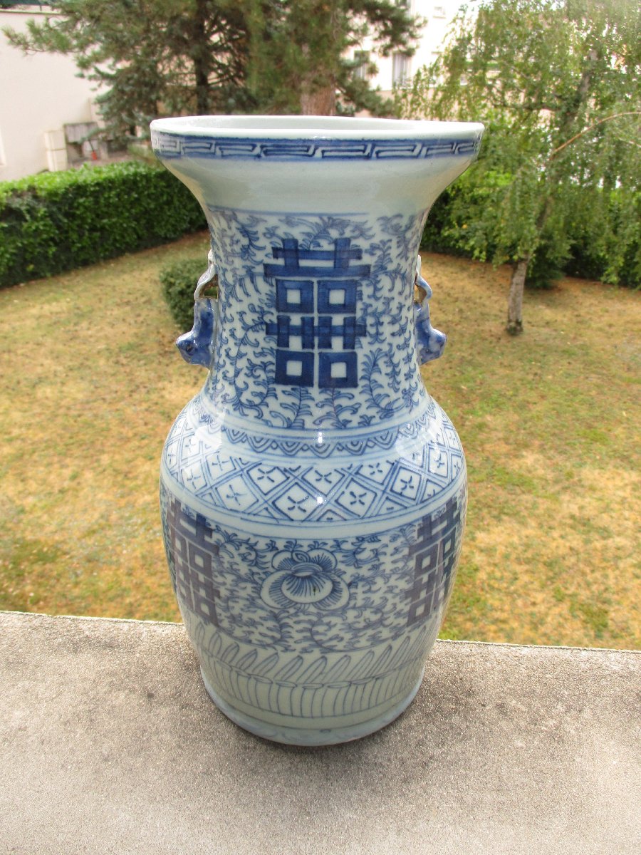 Beautiful Blue-and-white Porcelain Baluster-shaped Wedding Vase With A "double Happiness" Design From 19th-century China.