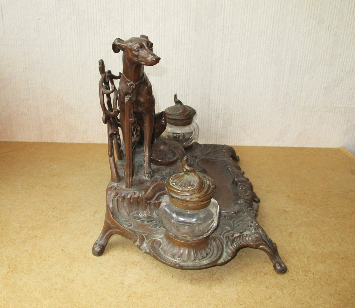 Beautiful Art Nouveau Inkwell Made Of Leaded Glass With A Chocolate-colored Patina, Featuring A Greyhound, Signed A. Bossu.-photo-3