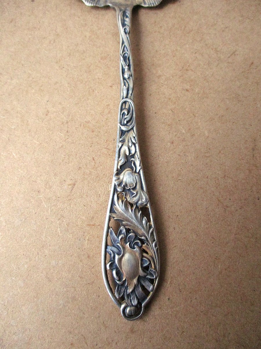 Belle pelle ou cuillère à fraises Art Nouveau richement décorée en argent massif et vermeil.-photo-3
