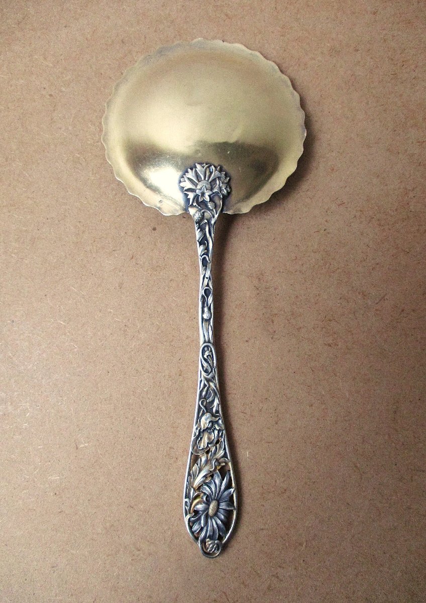 Belle pelle ou cuillère à fraises Art Nouveau richement décorée en argent massif et vermeil.-photo-2