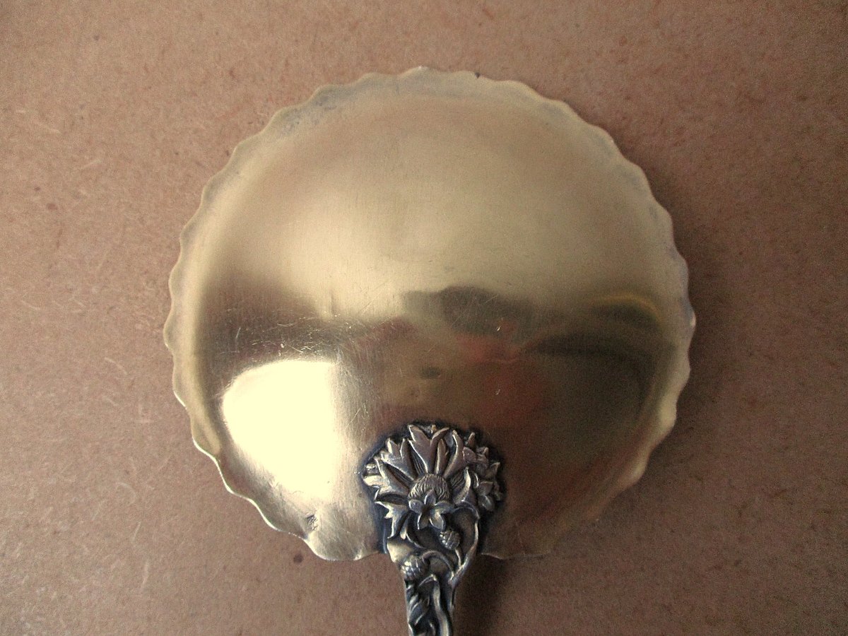 Belle pelle ou cuillère à fraises Art Nouveau richement décorée en argent massif et vermeil.-photo-3