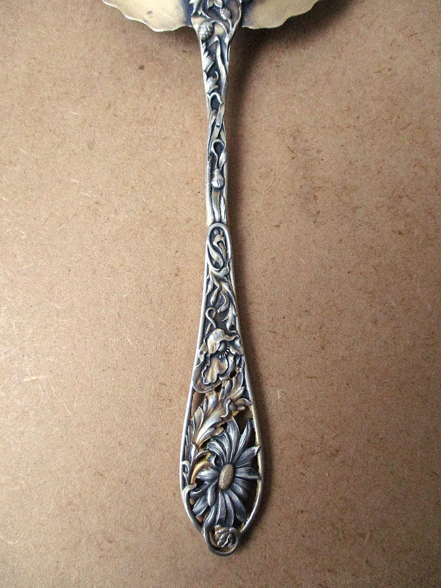 Belle pelle ou cuillère à fraises Art Nouveau richement décorée en argent massif et vermeil.-photo-4